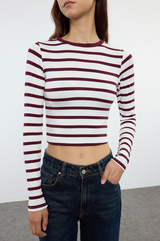 Bordo Çizgili Viskoz Yumuşak Kumaşlı Fitted Crop Esnek Örme Bluz TWOAW24BZ00048 - 4