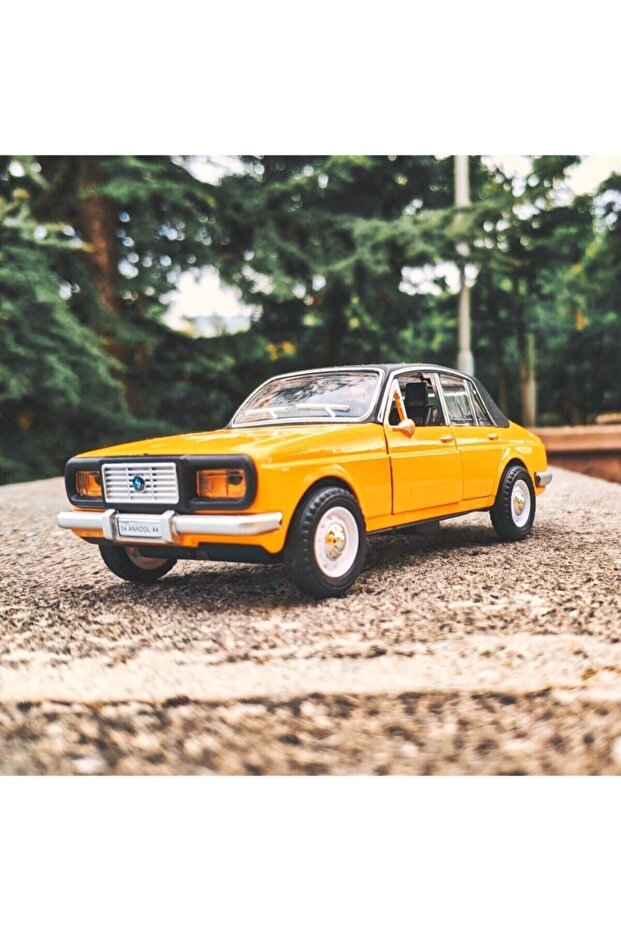 A2 Mkıı 1973 Legendary Collection Metal Car 12cm Yellow