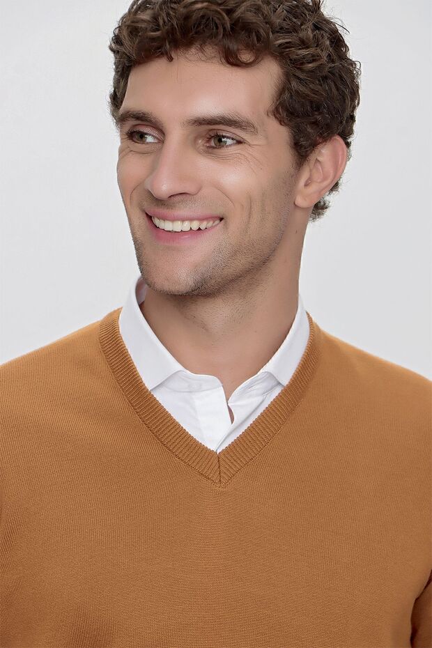 Erkek Taba Basic Dynamic Fit Rahat Kesim V Yaka Triko Kazak - 4