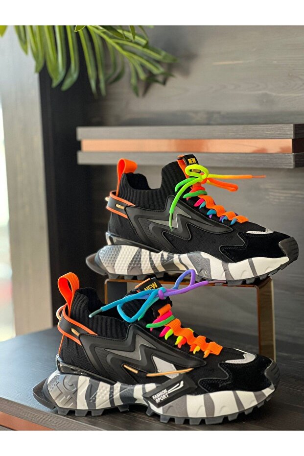 Women's Sneaker Shoes (the Size Is 1 Size Smaller)