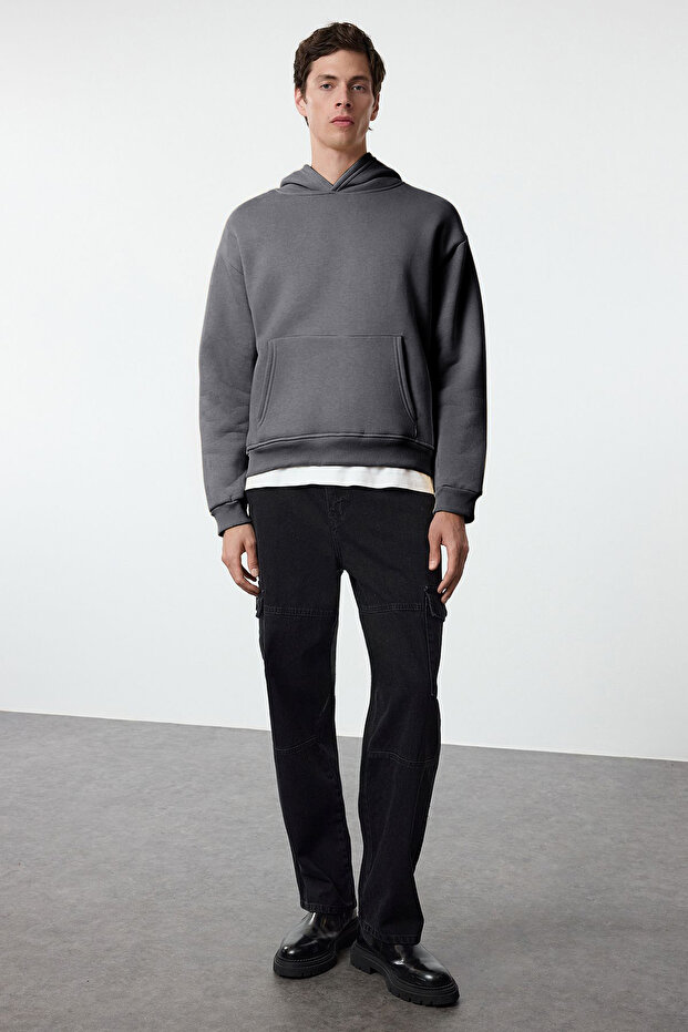 Antrasit Oversize/Geniş Kesim Sırtı Nakış Detaylı Kapüşonlu Sweatshirt TMNAW25SW00142 - 5