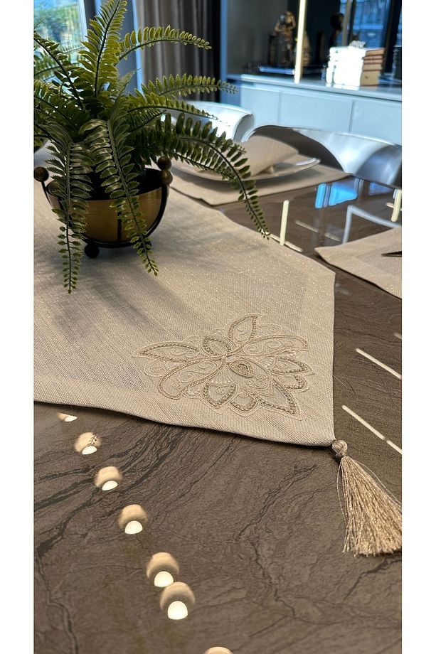 7 Parça Linen Fransız Dantelli Köşe Püsküllü Gold Simli Ekru Amerikan Servis Ve Runner Set - 4