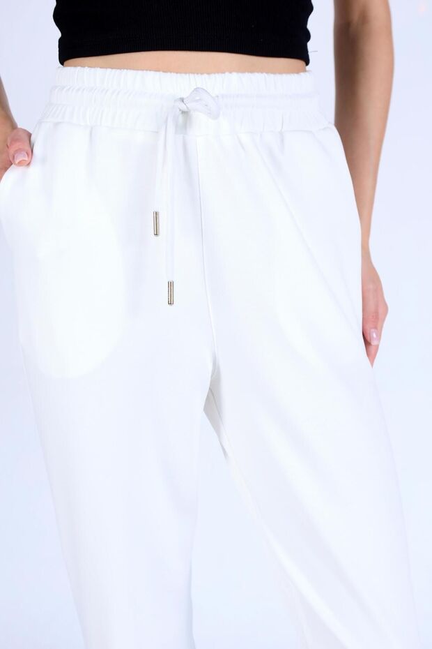 4281A Model White Snap Tracksuit Leg - 3