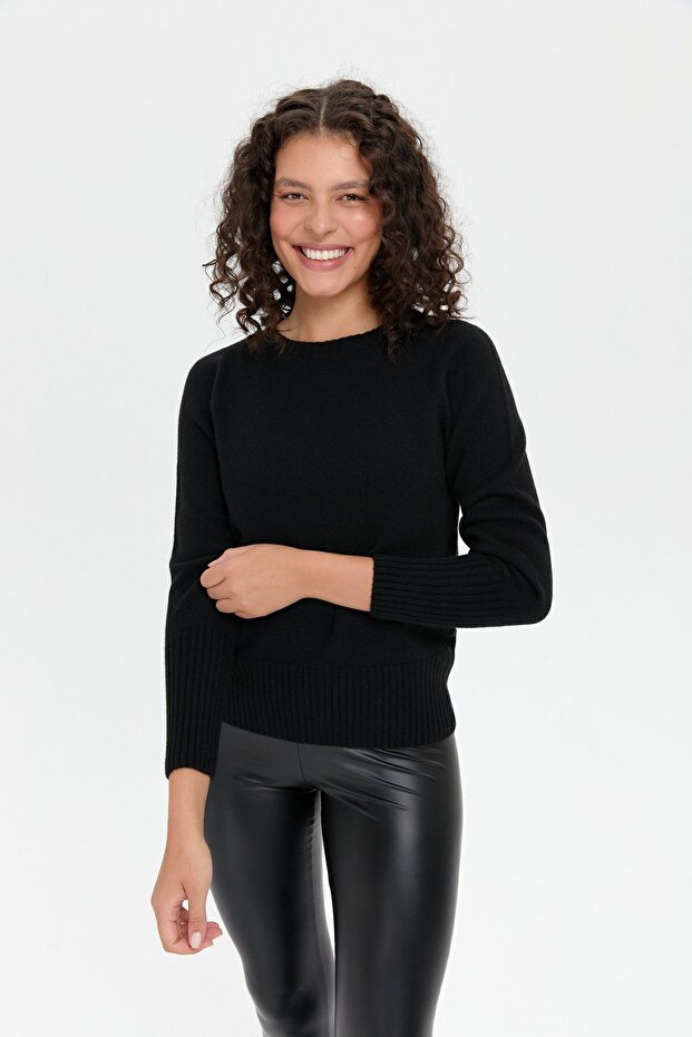 Women's O-Neck Seamless Skirt and Long Sleeve Elastic Wool Sweater Black