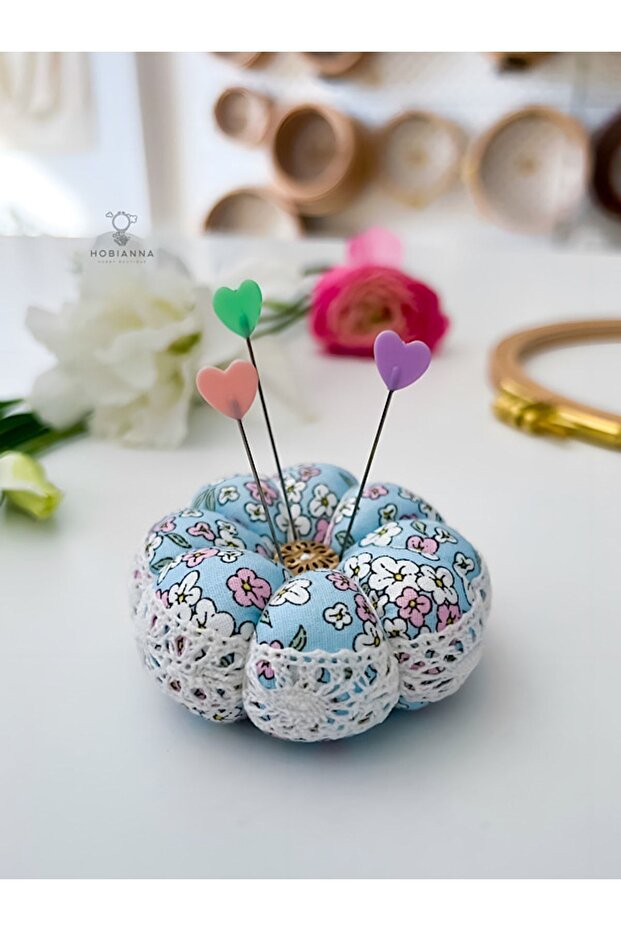 حامل إبرة مصنوع يدويًا + 3 قطع إبرة زخرفية