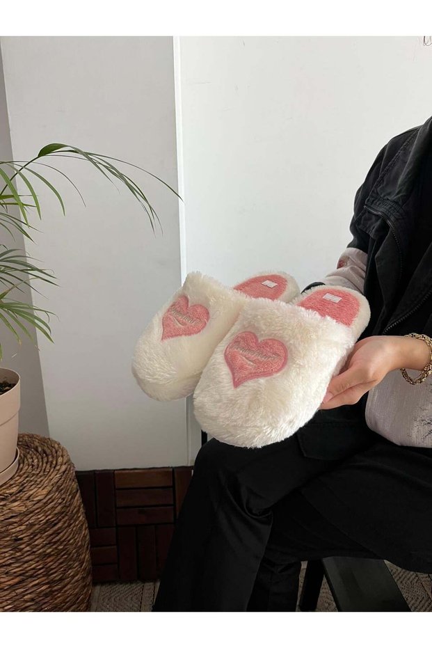 Fluffy Heart-Shaped Slippers Women's Home Slippers Furry Slippers Dowry Bundle