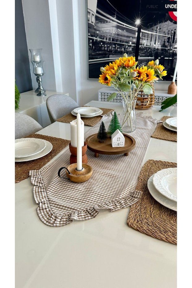Iris Vintage Mini Gingham Corner Ruffle Beige Runner