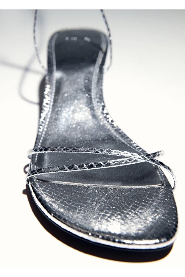 Bantlı topuklu sandalet - 3