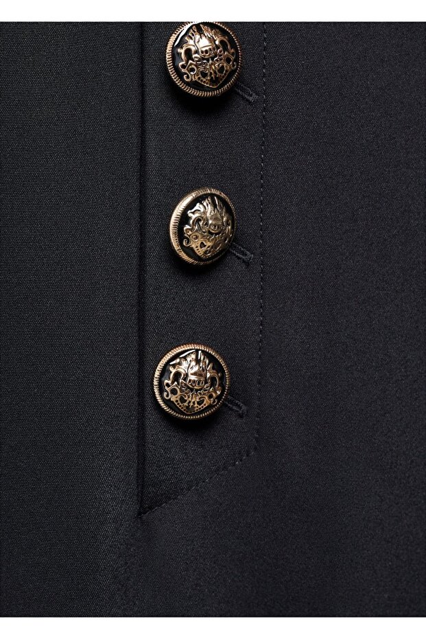 Kurze Hose mit Knöpfen - 6