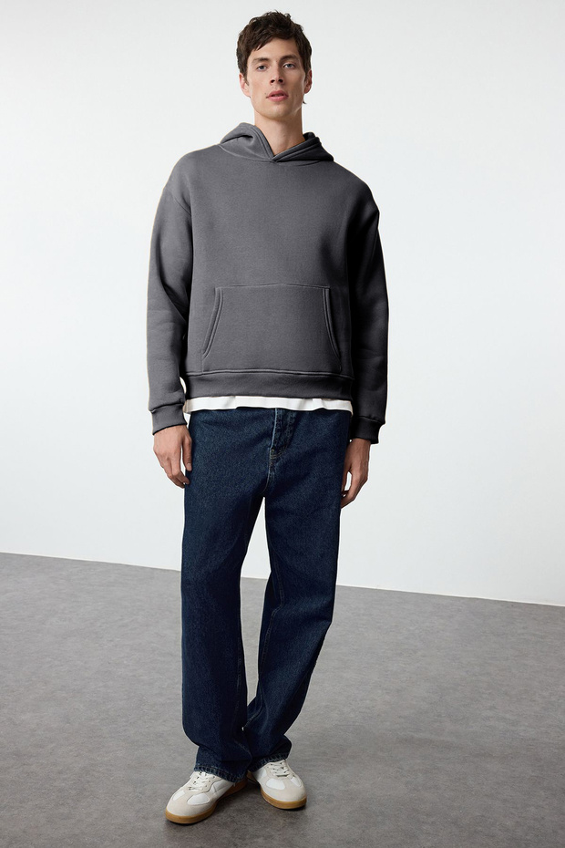 Antrasit Oversize/Geniş Kesim Sırtı Nakış Detaylı Kapüşonlu Sweatshirt TMNAW25SW00142 - 8