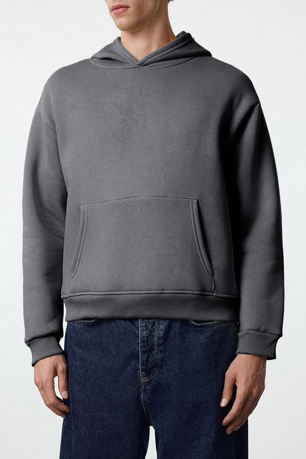 Antrasit Oversize/Geniş Kesim Sırtı Nakış Detaylı Kapüşonlu Sweatshirt TMNAW25SW00142 - 4