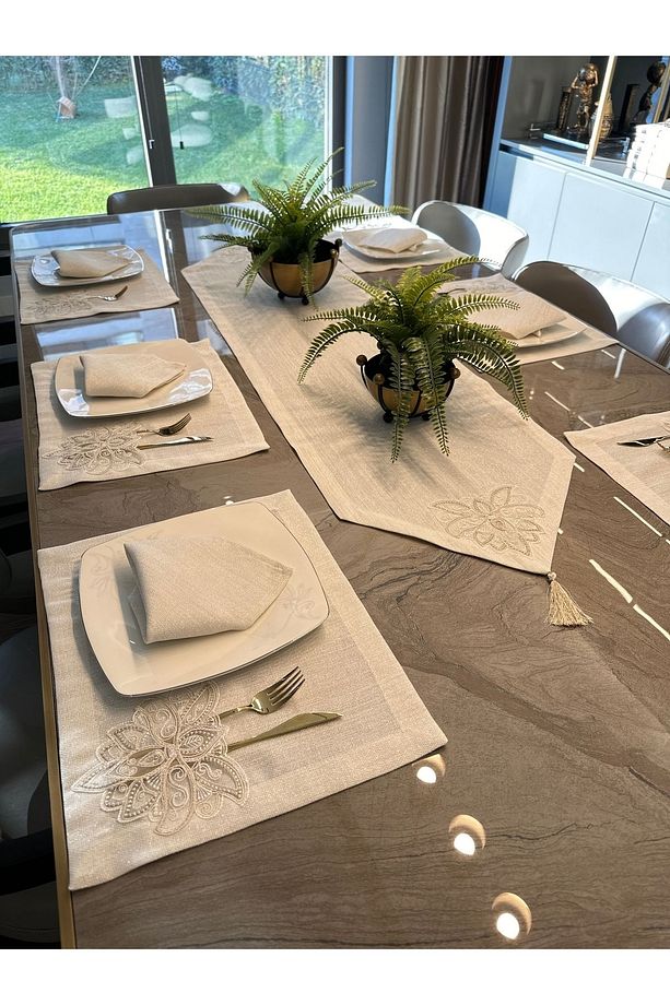 7 Parça Linen Fransız Dantelli Köşe Püsküllü Gold Simli Ekru Amerikan Servis Ve Runner Set - 1