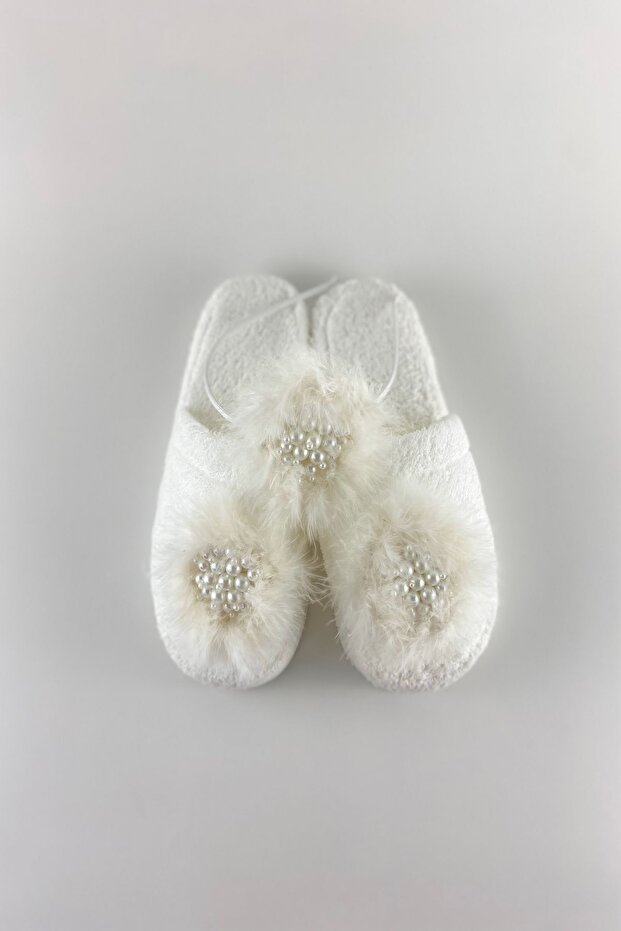 Effortt Ecru Pearl Feather Maternity Crown and Slippers