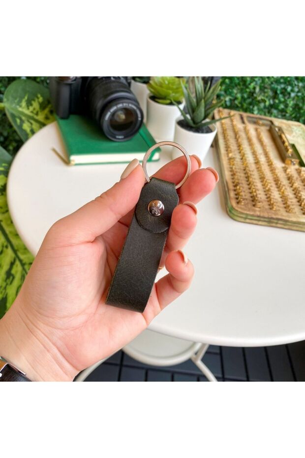 إكسسوار Artena Mini - سلسلة مفاتيح جلدية أنيقة مصنوعة يدويًا، باللون الأخضر، مع صندوق هدايا
