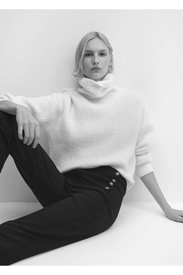 Kurze Hose mit Knöpfen - 8