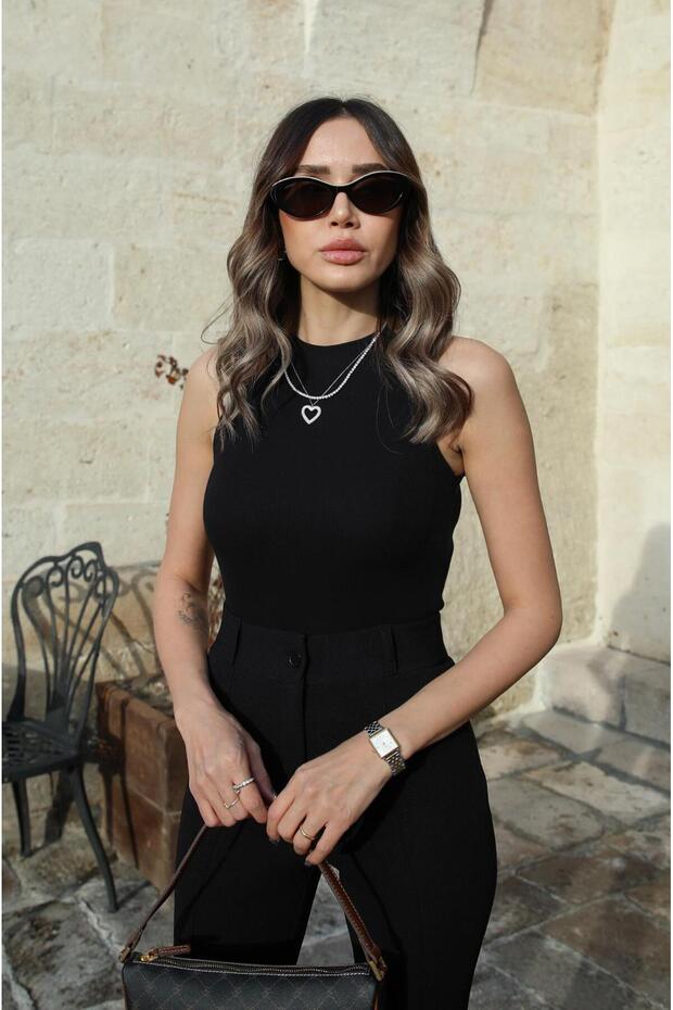 قميص داخلي مضلع بياقة رسن أسود - 1