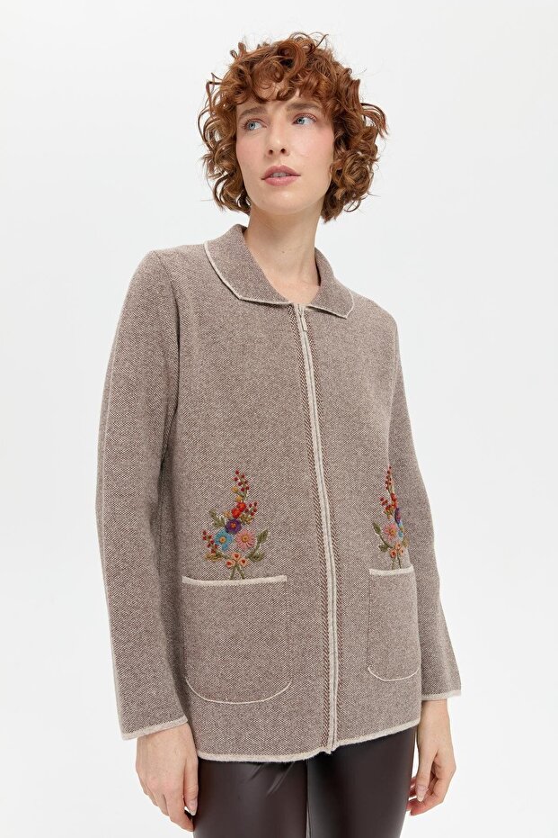 Women's Polo Collar Embroidered Short Wool Cardigan V.Beige