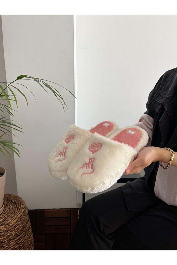 Fluffy Heart-Shaped Slippers Women's Home Slippers Furry Slippers Dowry Bundle