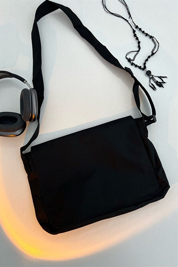 Siyah Postacı Çanta - 1