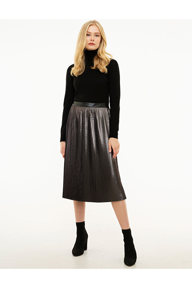 Dark Gray Woven Skirt 50209375-Vr080