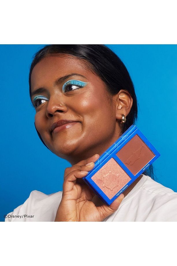x Finding Nemo Sharky Bronzer & Highlighter - Kayıp Balık Nemo Bronzer ve Aydınlatıcı - 4