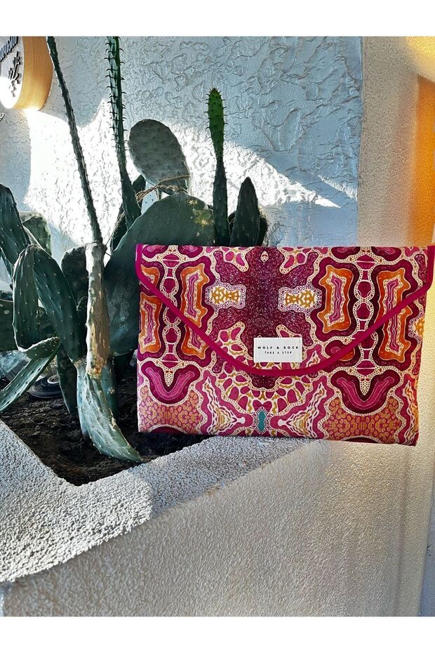 حقيبة كمبيوتر محمول/كمبيوتر لوحي منقوشة باللون الوردي من Wolf&Rock - 2