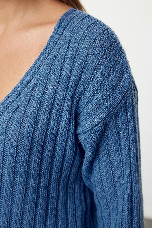 Dunkelblauer Wollpullover mit weitem Schnitt und Basic-Strickpullover TWOAW23KZ01844 - 4