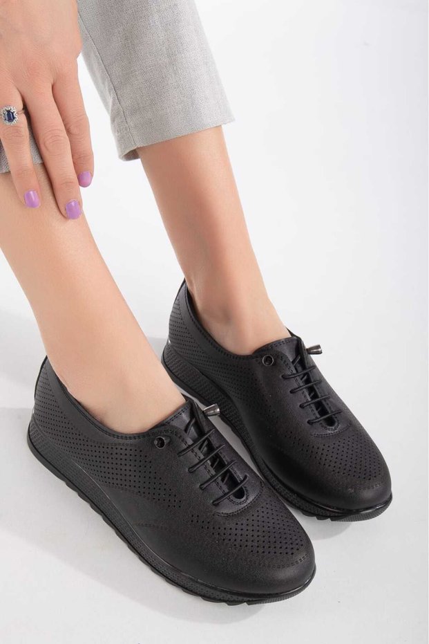 WOMEN'S SPORTS SHOES