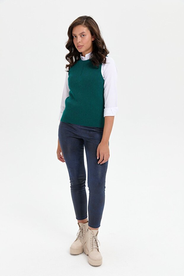 سترة صوفية برقبة دائرية وأزرار أمامية - الجزء الأمامي - 2