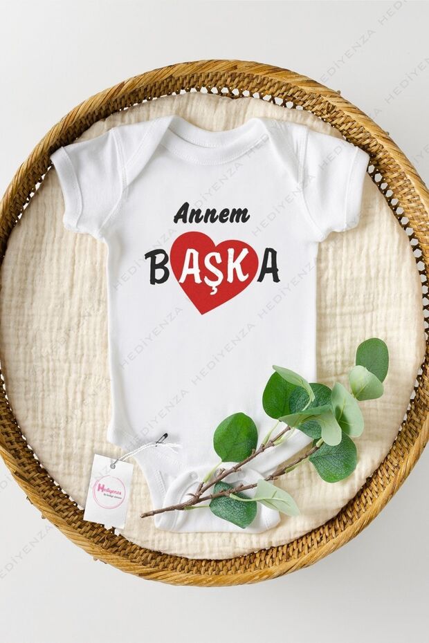 بدلة أطفال بنصف كم مطبوعة أخرى من Mommy