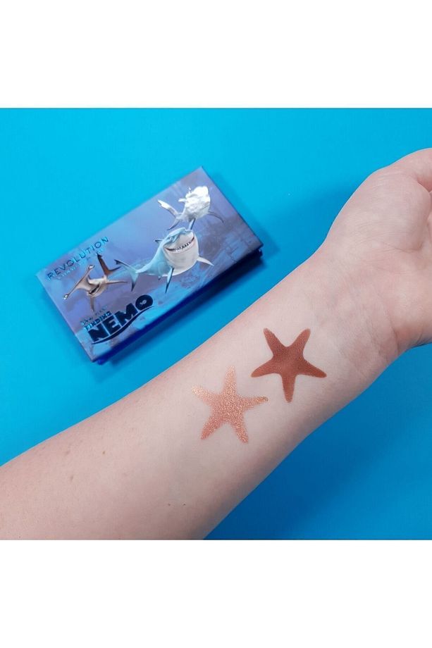x Finding Nemo Sharky Bronzer & Highlighter - Kayıp Balık Nemo Bronzer ve Aydınlatıcı - 5