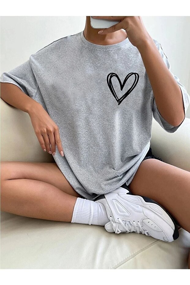 Minimal Kalp Baskılı Oversize Tshirt. - 2