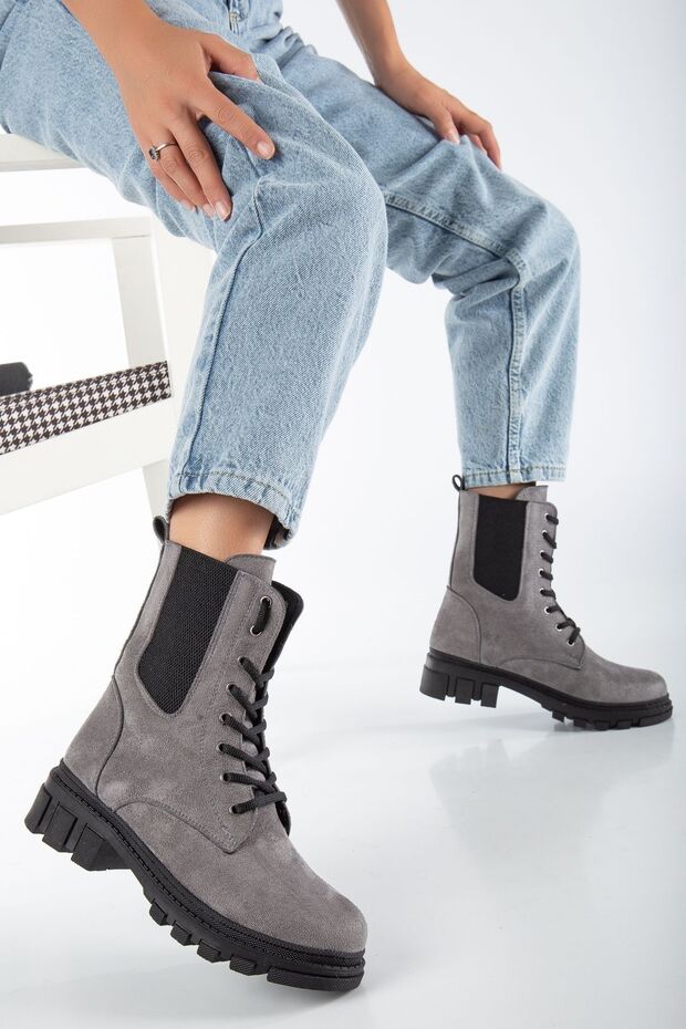 Kadın Kalın Tabanlı Günlük Bot - 2