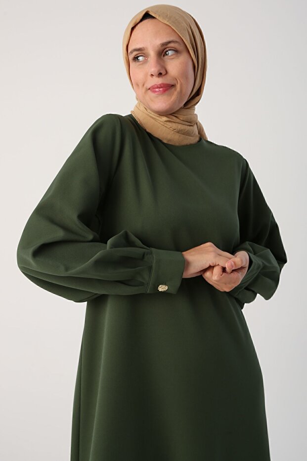 Tmavě zelené šaty s volánovou sukní - 4