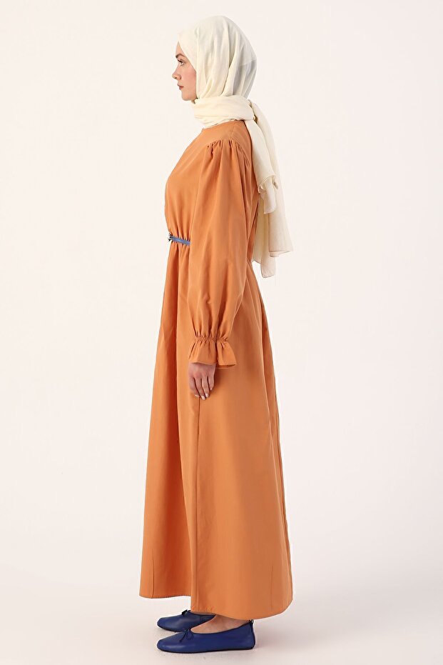 Oranžové šaty s páskem - 3