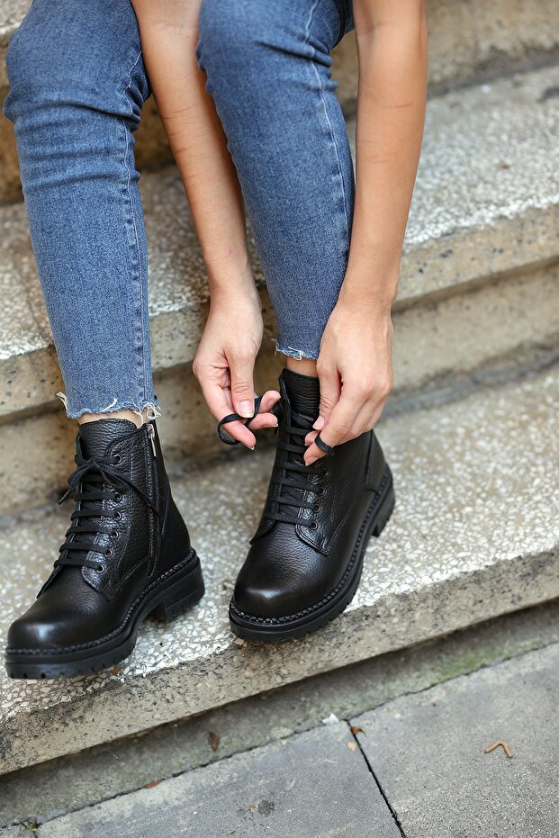 (Ri̇o) Black Genuine Leather Zippered Boots with Lace Detail