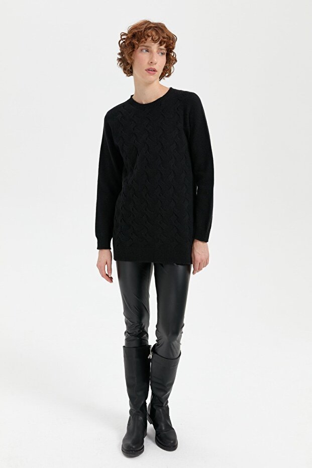 Women's Crew Neck Seamless Front Hair Braided Wool Sweater Black