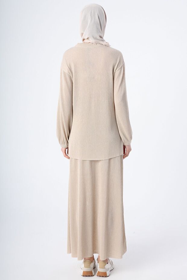 Detail halenky a sukně s kamenným plisovaným rozparkem - 4