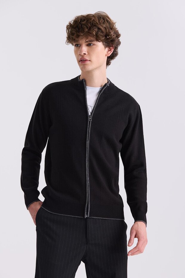 Black Classic Fit Plain Zippered Stand Collar Knitwear Cardigan
