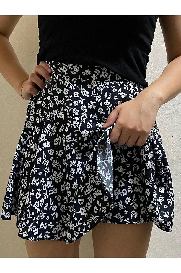 Kadın Siyah Papatya Desen Mini Şort Etek - 1