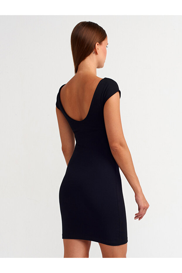 90054 فستان أسود قصير - فتحة خلفية - 2