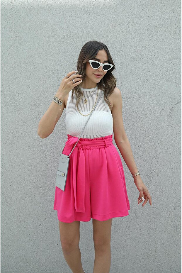 Fuchsiafarbene Shorts mit Gürtel - 5