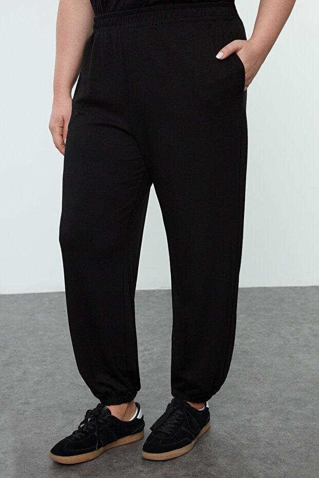 Siyah Loose Jogger Dökümlü Yumuşak Tuşeli Örme Büyük Beden Eşofman Altı TBBAW25AJ00003 - 2