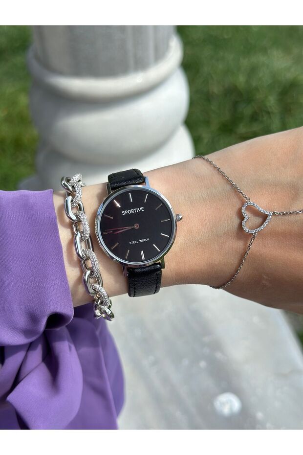 Sporty Vintage Leather Strap Wristwatch
