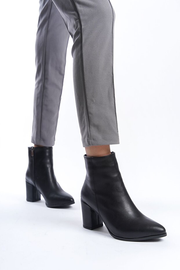 Women's Black Pointed Toe Short Boots