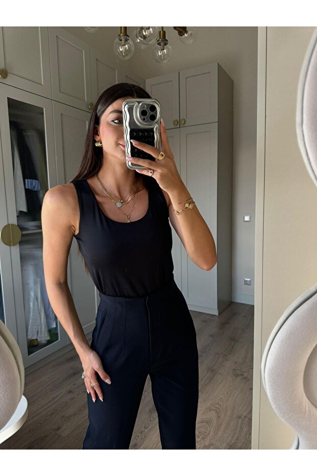 بلوزة أساسية بأكمام صفر سوداء - 1