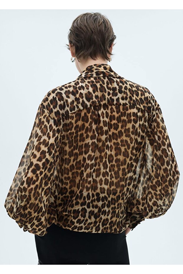 بلوزة منقوشة بنقشة الفهد مع تفاصيل ربطة عنق - 4