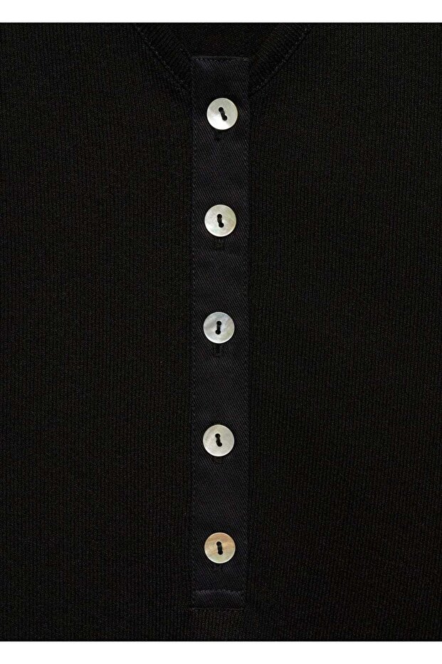 V yakalı düğmeli body - 6