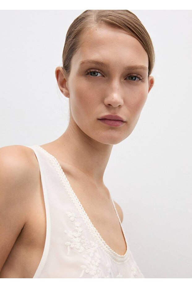 İşlemeli askılı bluz - 6