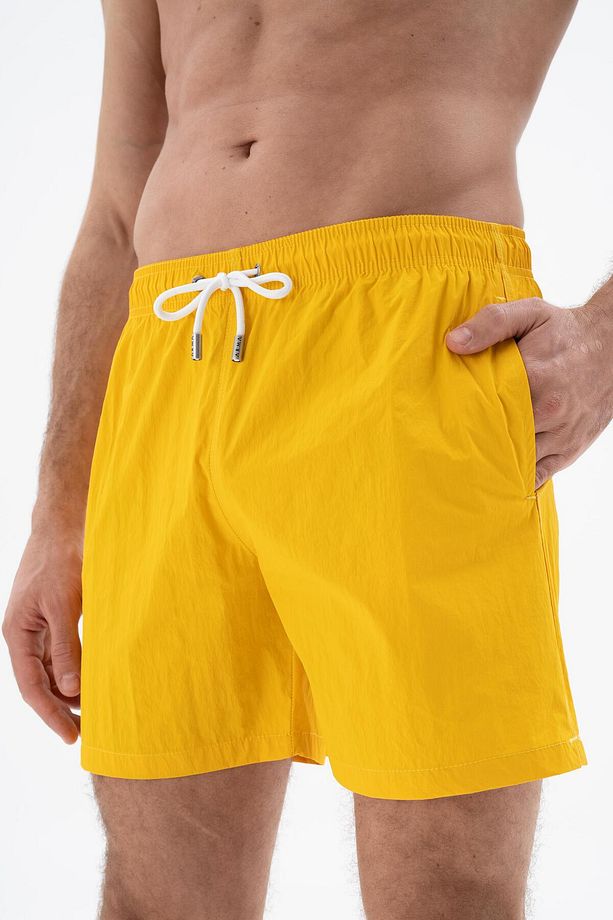 Erkek Sarı Regular Fit Basic Mayo Deniz Şortu Y25525277901 - 2